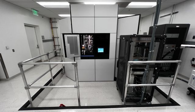 Spectra 300C Microelectron Diffraction (MicroED)